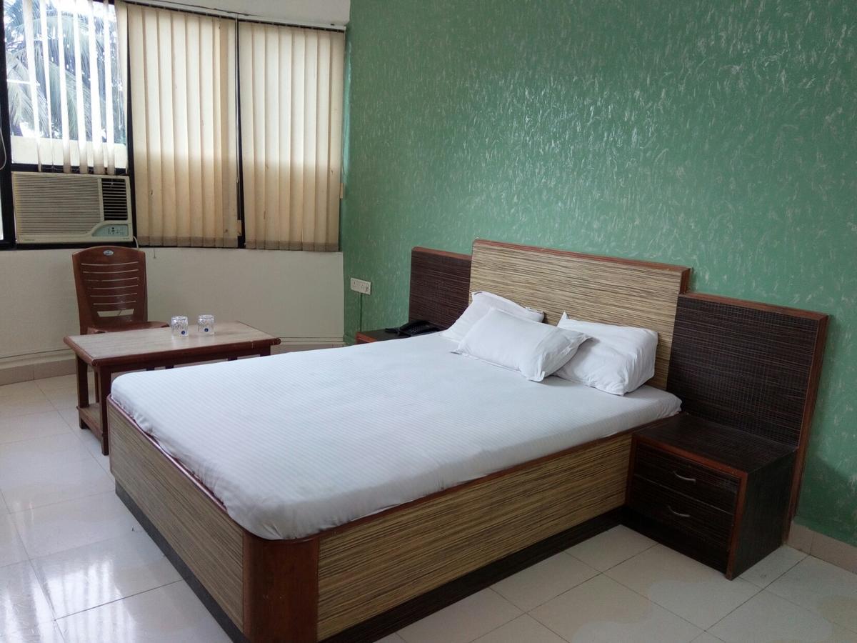 Hotel Sai Samrat Inn Panvel Exteriör bild
