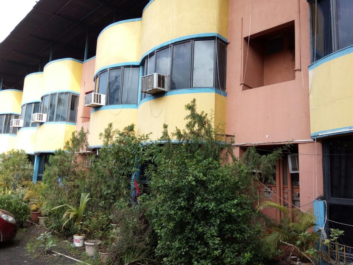 Hotel Sai Samrat Inn Panvel Exteriör bild