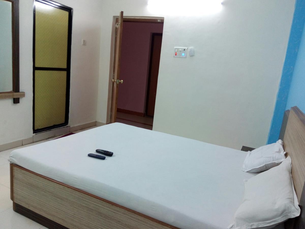 Hotel Sai Samrat Inn Panvel Exteriör bild